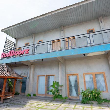 레드도어즈 샤리아 니어 롬복 에피센트롬몰 호텔 마타람 외부 사진
